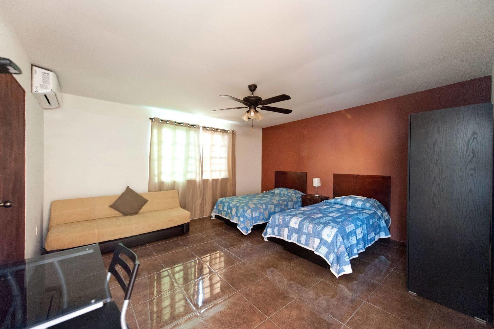 Econosuites Monterrey Eksteriør billede