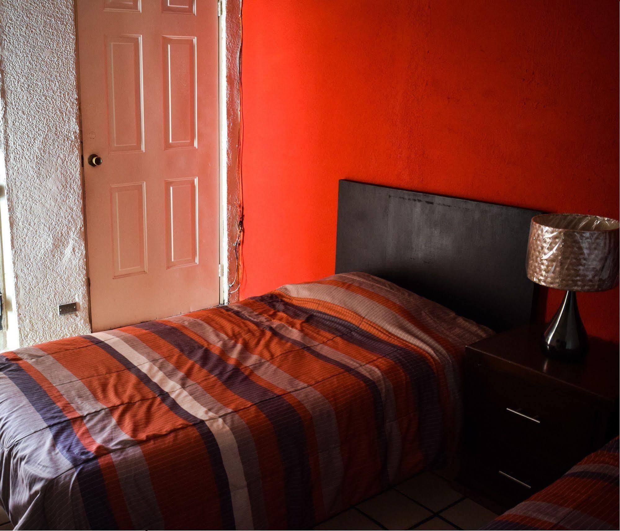 Econosuites Monterrey Eksteriør billede